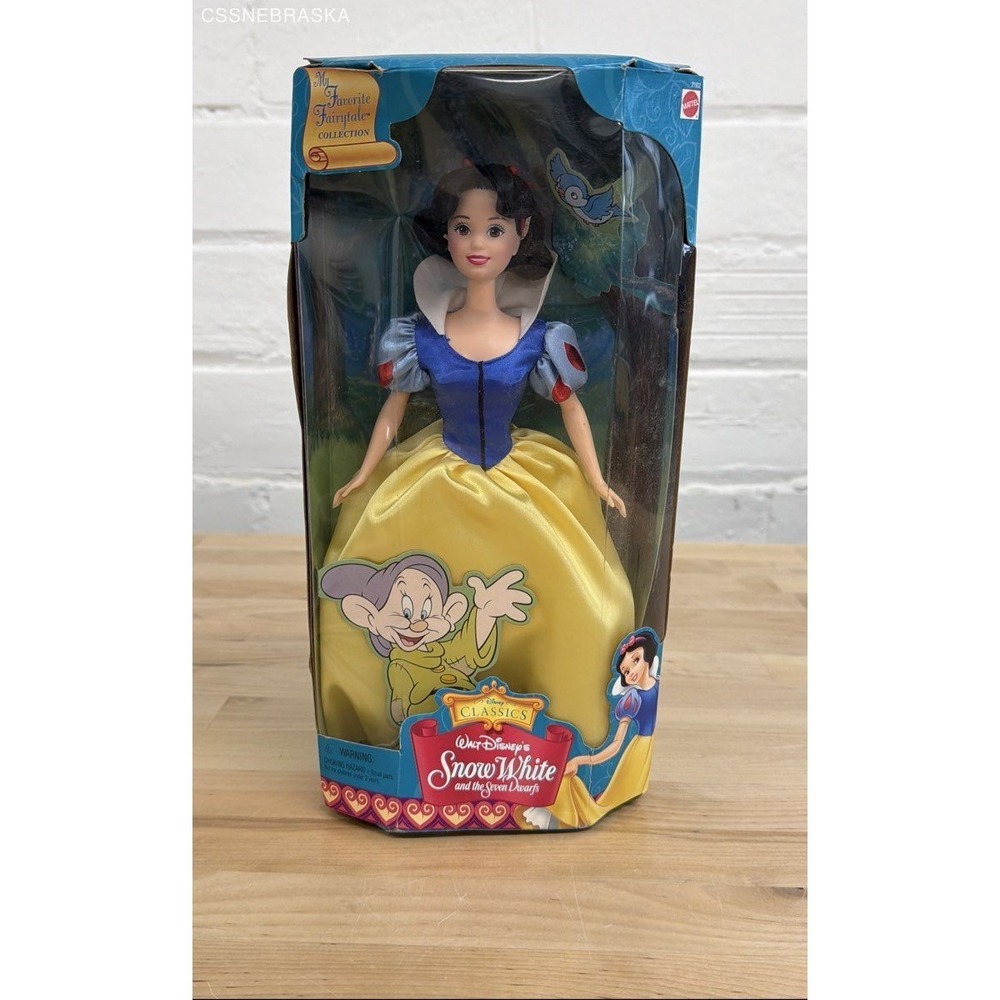 Disney Classics - Snow White & The Seven Dwarfs Collectible Doll by Mattel